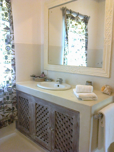 Bathroom 4, Marine Holiday House, Malindi