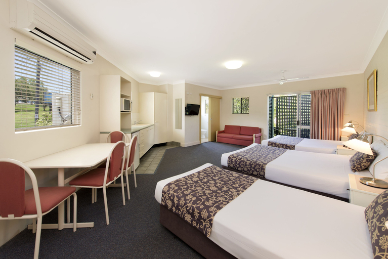 Bedroom 4, Benson Court Motel, Toowong