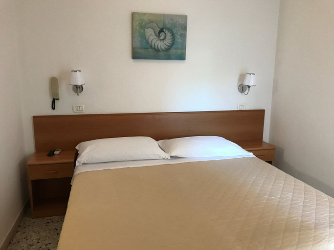 Bedroom 4, Hotel La Fenice, Rimini