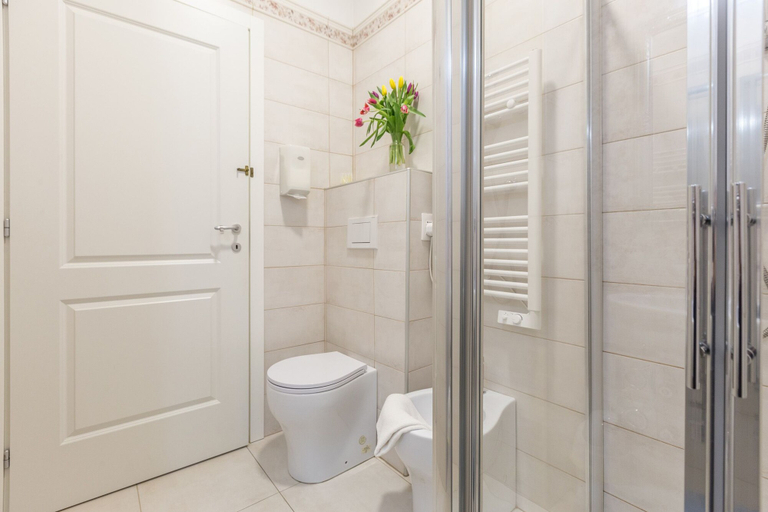 Bathroom 5, Central City Inn, Bologna