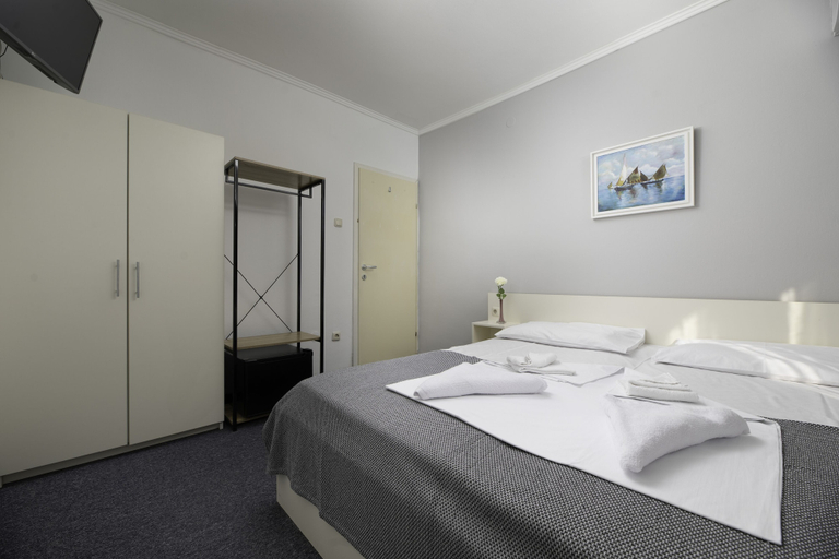 Bedroom 2, Meliores Rooms & Restaurant, Dobrinj