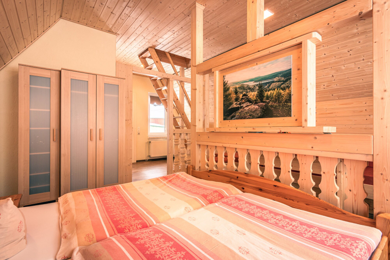 Bedroom 3, Ferienhotel Goldhübel, Mittelsachsen