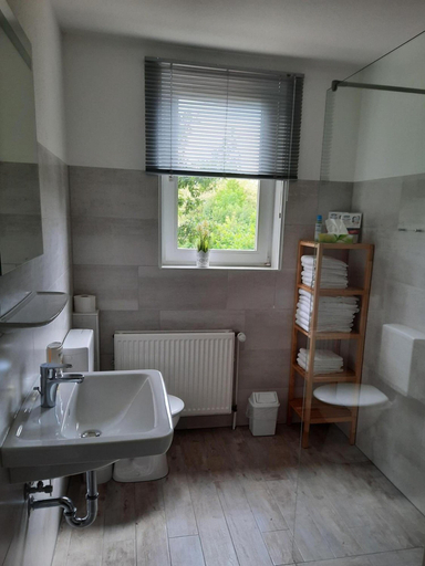 Bathroom 5, Hotel Zur Erholung & Restaurant Amme's Landhaus, Celle