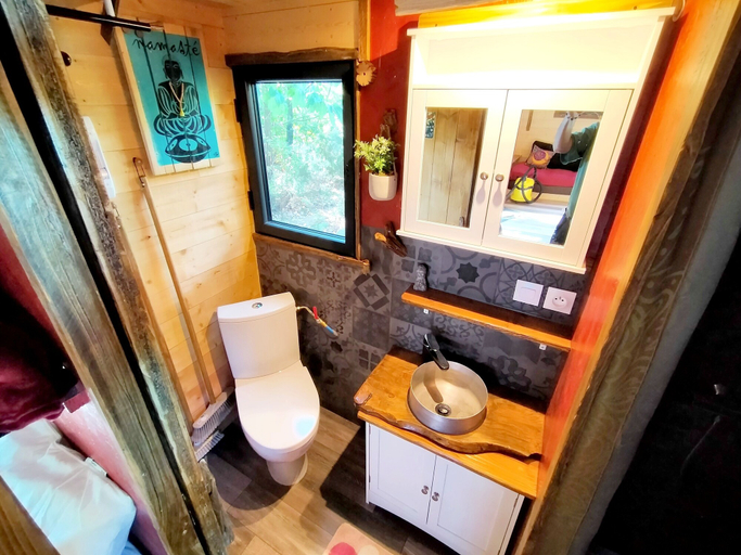Bathroom, Coeur de Châtaigne, Hérault