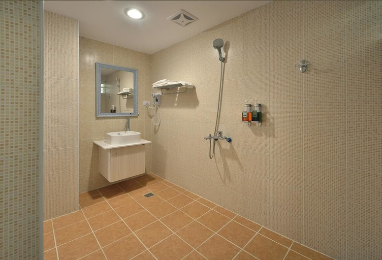 Bathroom 3, Kenting 166, Pingtung