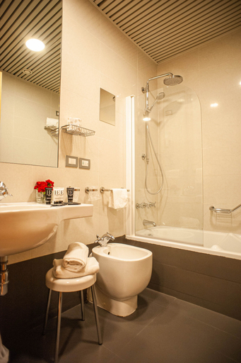 Bathroom 4, HOTEL EXCELSIOR BARI – BY FARACE HOTELS, Bari