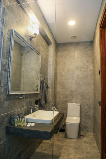Bathroom 3, Hosthub Old Tbilisi Amaghleba Apartment, Tbilisi