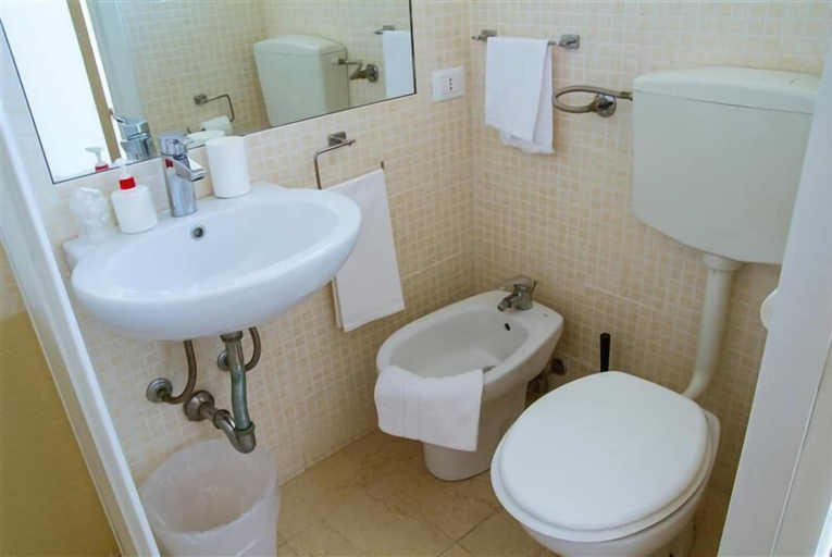 Bathroom 5, Hotel Baia del Sole, Ragusa