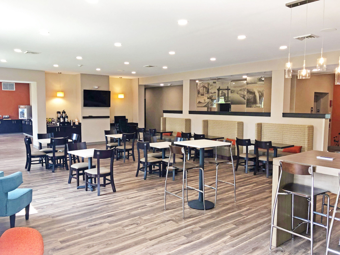 Food & Drinks 5, Sleep Inn & Suites Lancaster-Platteville, Grant