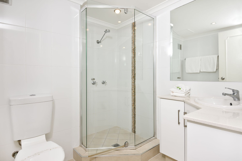 Bathroom 4, Berkeley on the Beach, Gold Coast