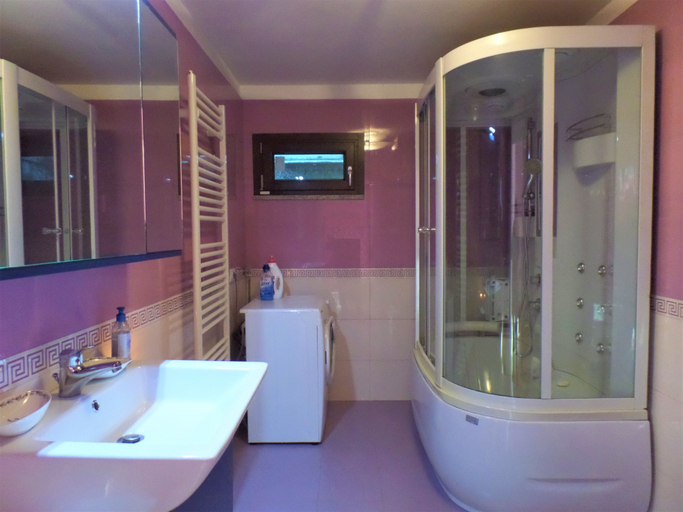 Bathroom 2, Casa Miralago, Novara
