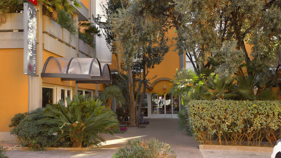 Exterior & Views 2, Hotel Mistral 2, Oristano