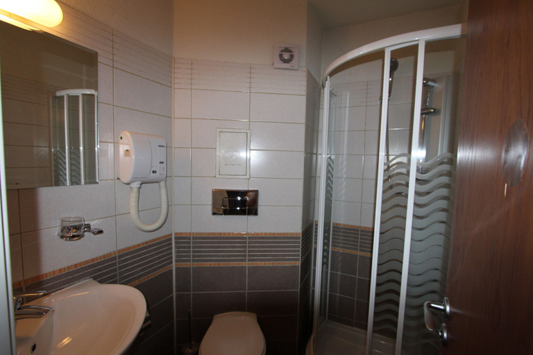 Bathroom 4, Kap House Hotel, Bansko