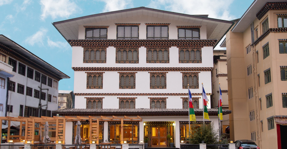 Exterior & Views