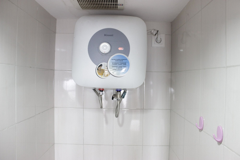 Bathroom 4, Cozy Studio Apartment At Mekarwangi Square Cibaduyut, Bandung