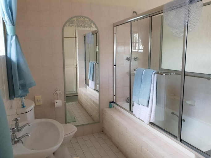 Bathroom 4, Berkeley House, eThekwini