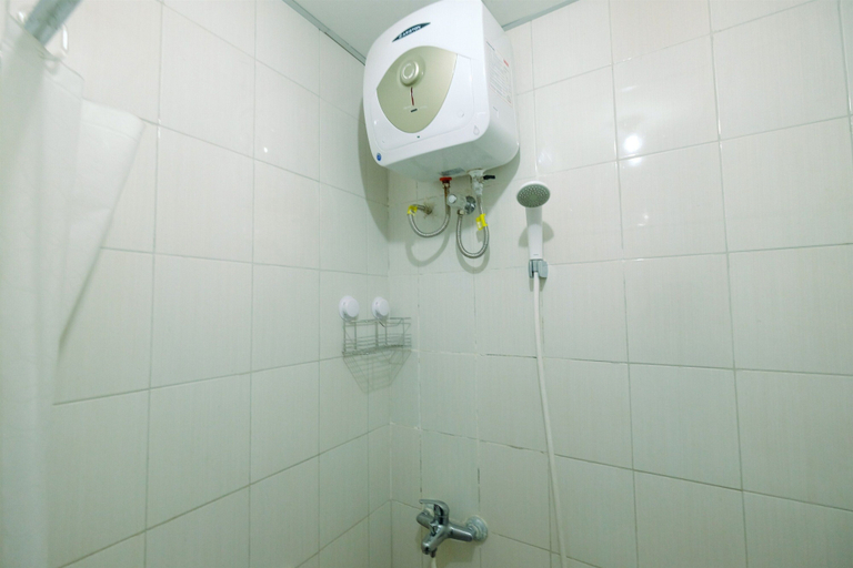 Bathroom 3, Elegant and Modern 2BR Apartment at Signature Park Grande, Jakarta Timur