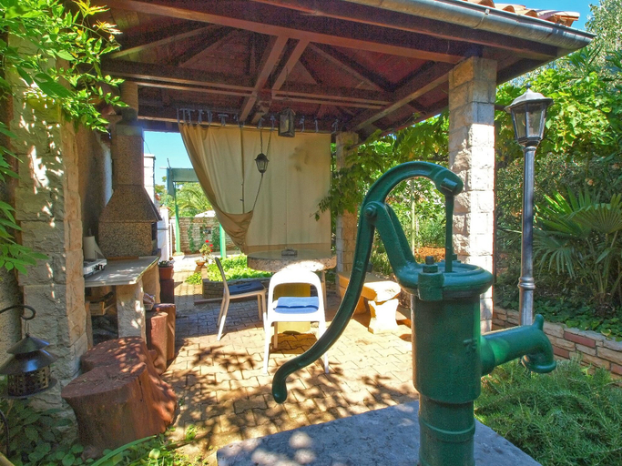 Others 4, Apartment 461, Pula