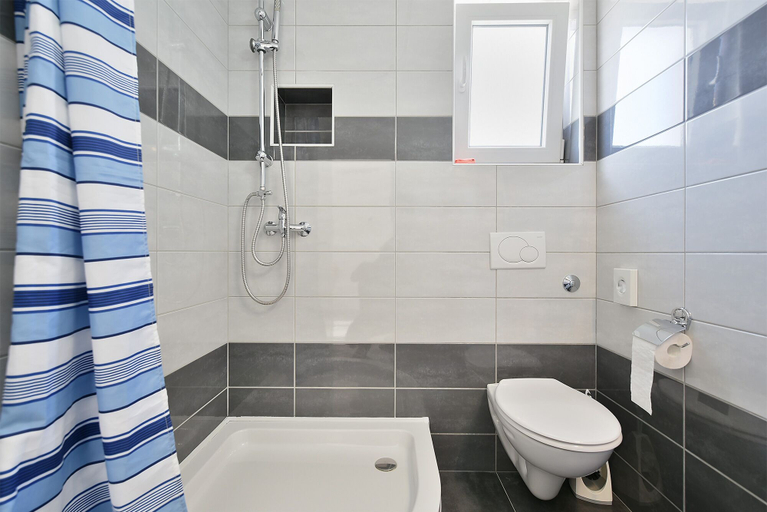Bathroom 3, Apartment 1964, Medulin