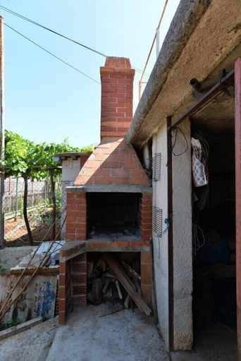 Others 4, Apartment 695, Pula