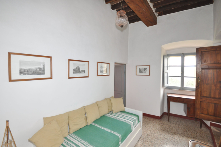 Bedroom 3, Marsilia, Grosseto