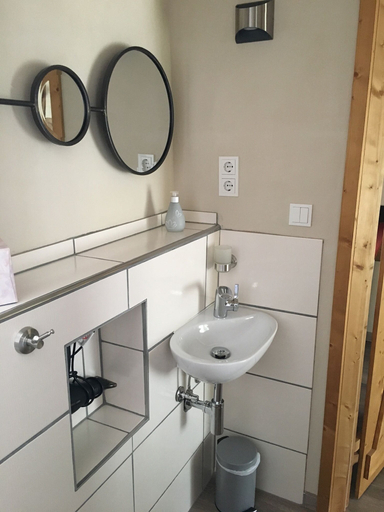 Bathroom 4, Schmuckkästle am Hafen, Wiesbaden