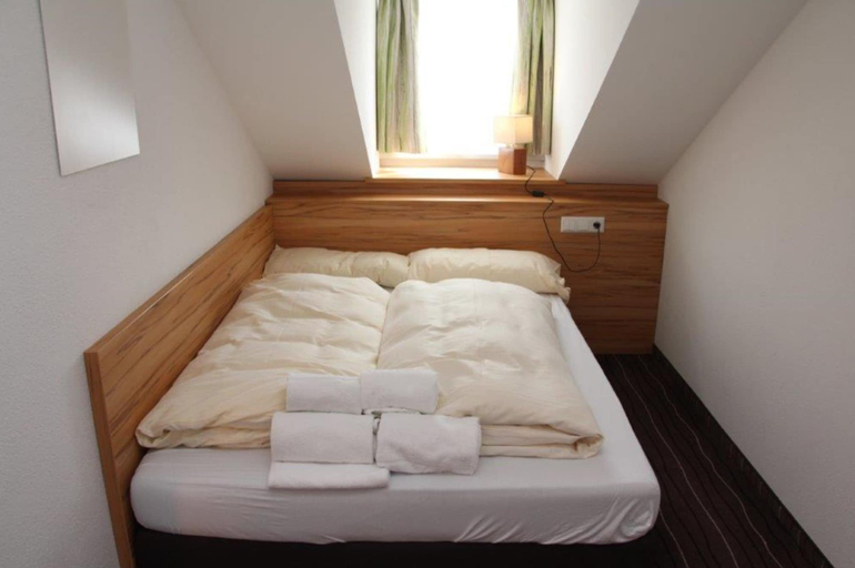 Bedroom 3, Schäfer Boardinghouse, Fürstenfeldbruck