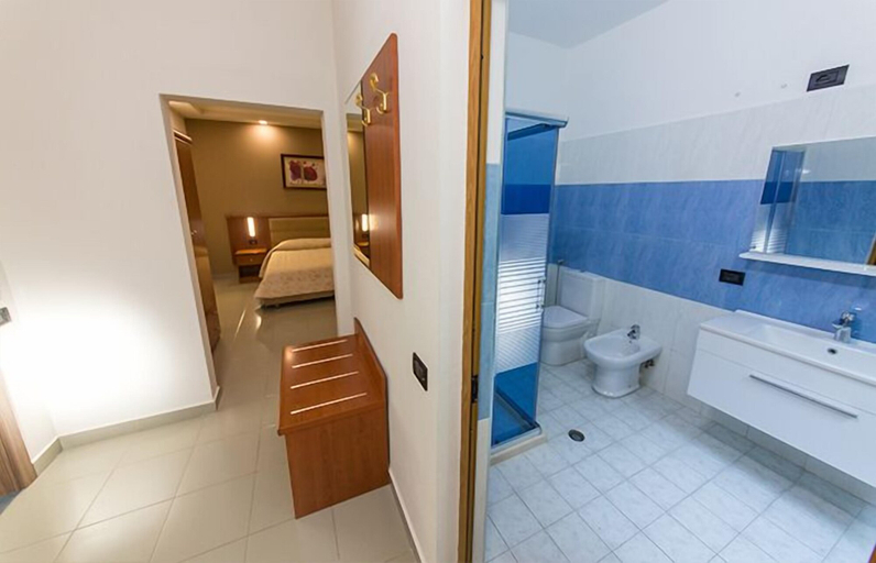 Bathroom 3, Western Star Hotel, Durrësit
