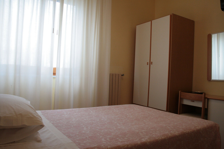 Bedroom 3, Hotel Risorgimento, Siena