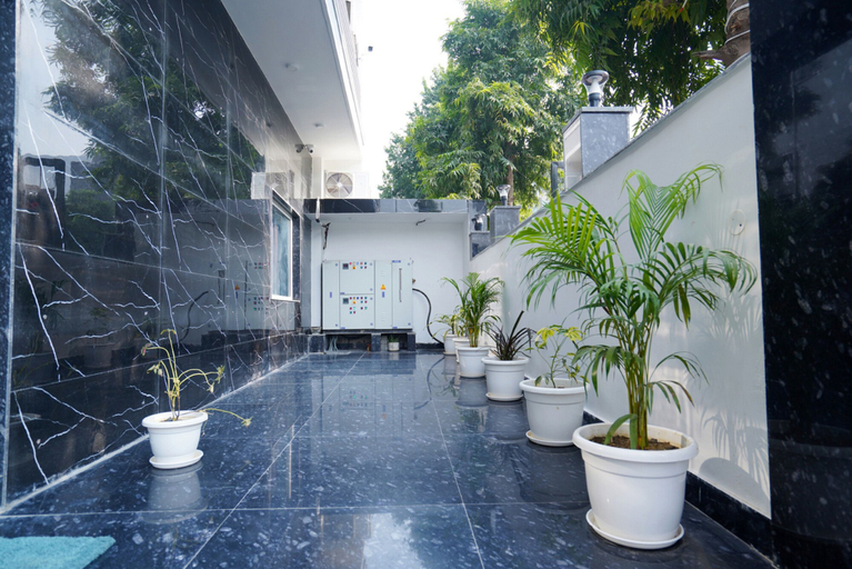 Bathroom 4, ExpoMart Inn, Gautam Buddha Nagar