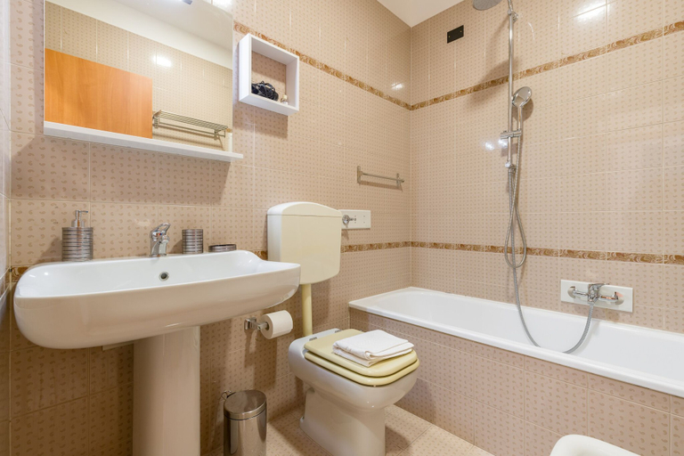 Bathroom 2, Casa Mya, Verona