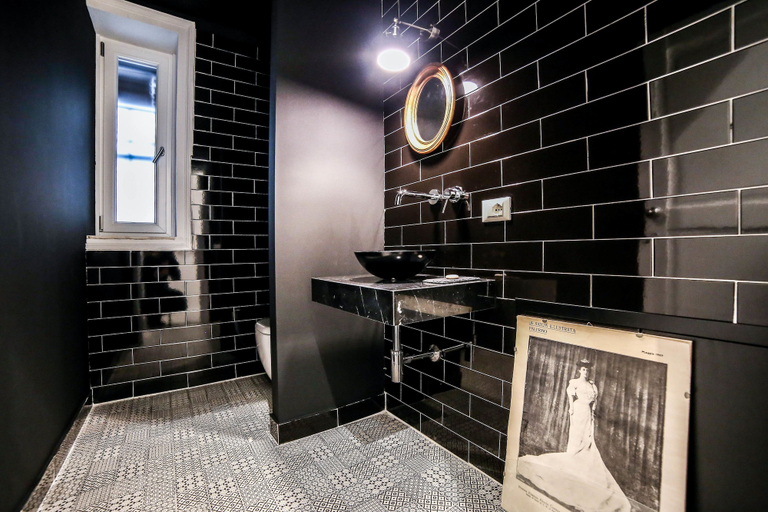 Bathroom 5, Family Affair, Palermo