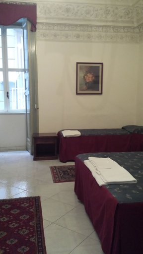 Bedroom 3, Miseria e Nobiltà, Napoli