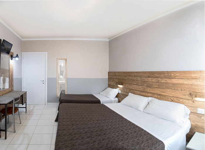 Bedroom 3, Albergo Serena, La Spezia