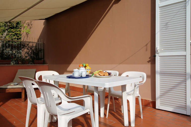 Outdoor dining, La Terrazza sul Golfo, Genova