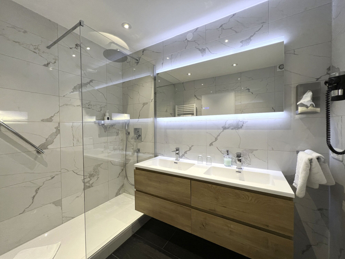 Bathroom 3, Hotel Schlossblick Chiemsee, Rosenheim