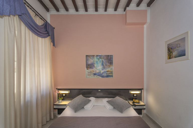 Bedroom 3, Hotel Amalfitana, Pisa