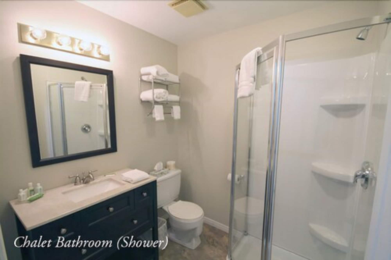 Bathroom 3, The Glen House Resort, Lake Ontario