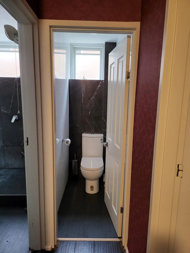 Bathroom 2, Homely 1 Bedroom Retreat in South Yarra With Balcony, Melbourne