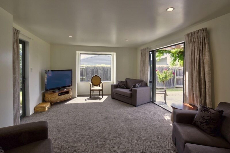 Others 5, Allenby Place, Queenstown-Lakes