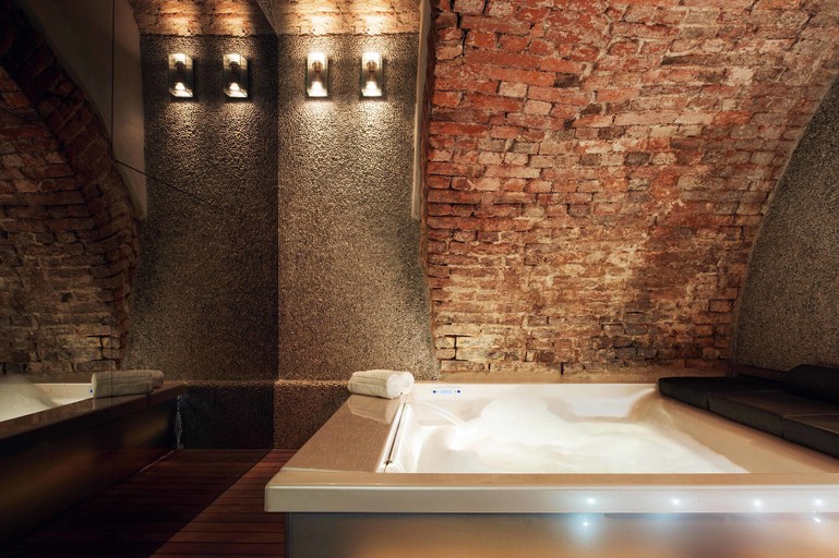 Bathroom, Unique 4 Bedroom Apartment near Duomo, Milano
