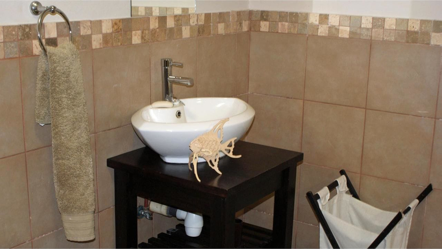 Bathroom 4, Go Wild Resort, Xai-Xai