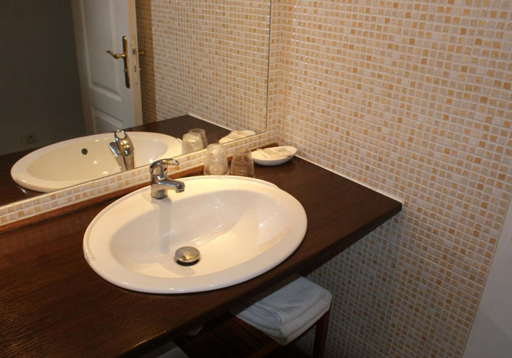 Bathroom 5, Hotel Le Jaures, Var
