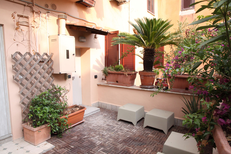 Others 4, LHP Suite Trastevere, Rome