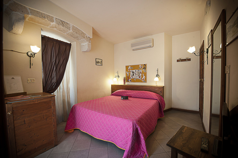 Bedroom 3, Albergo Tripoli - Guest House, Bari