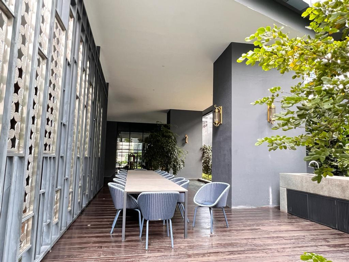 Exterior & Views 22