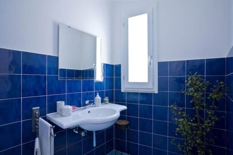 Bathroom, Tenuta de Marco, Lecce