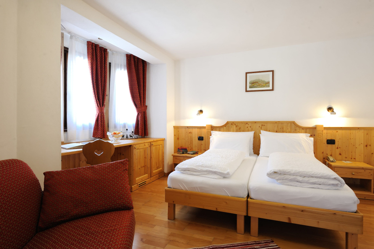 Bedroom 3, Hotel Montana, Trento