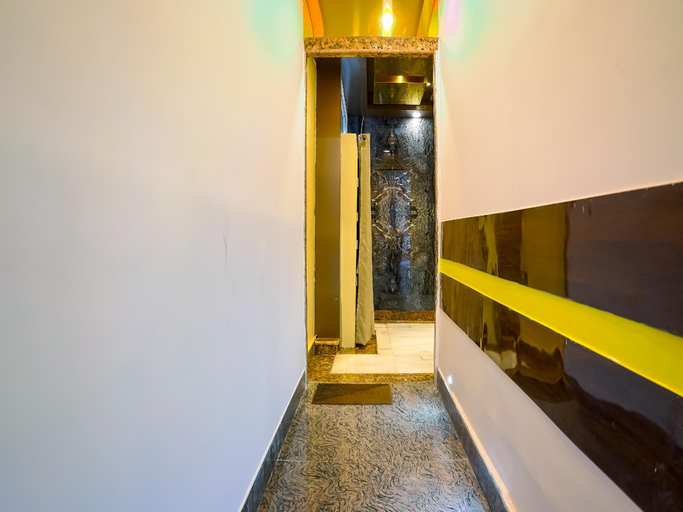 Public Area 3, FabHotel Quest, Kolkata