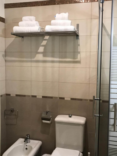 Bathroom 3, Papali, Catania